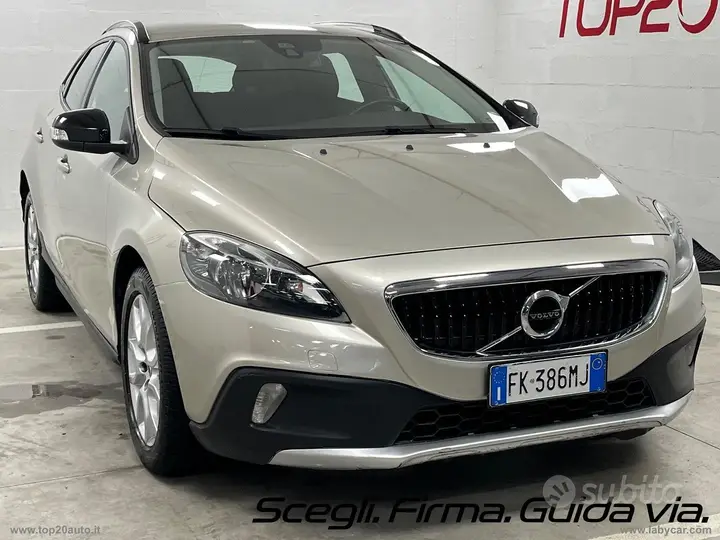 Volvo V40 Cross Country 2017 photo 2