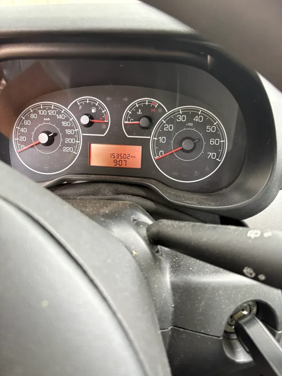 Fiat Grande Punto 2009 photo 3
