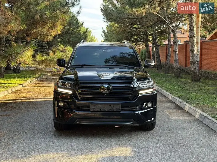 Toyota Land Cruiser 2017 photo 2