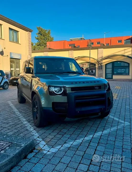 Land Rover Defender 110