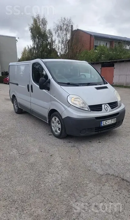 Renault Trafic 2012 photo 2
