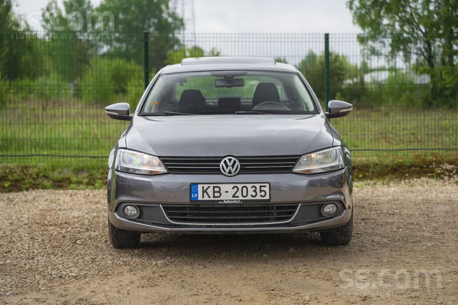 Volkswagen Jetta 2011 photo 2