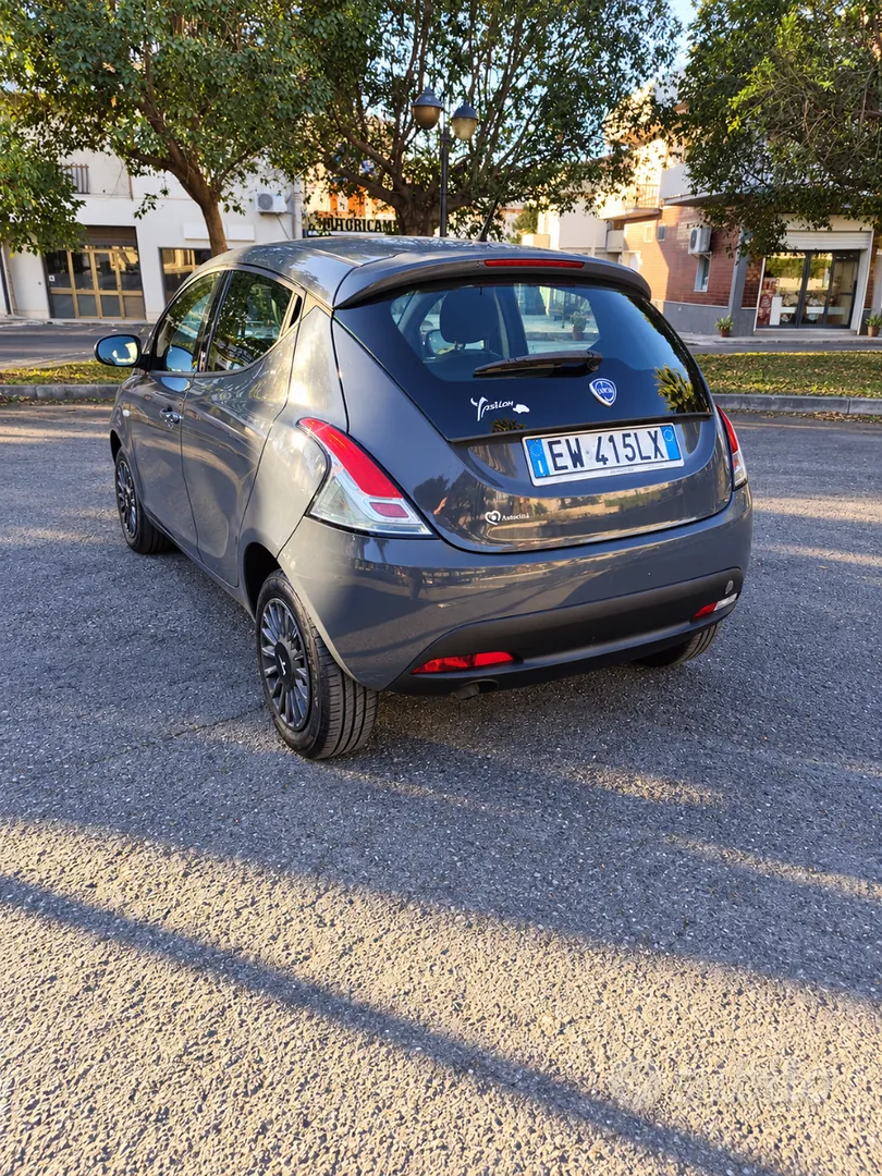Lancia Ypsilon 2014 photo 2
