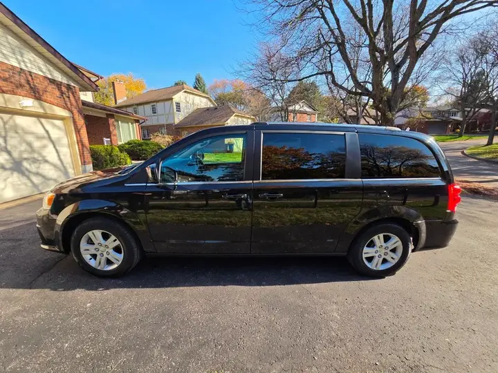 Dodge Grand Caravan 2018 photo 3