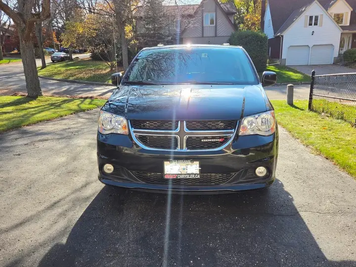 Dodge Grand Caravan 2018 photo 2