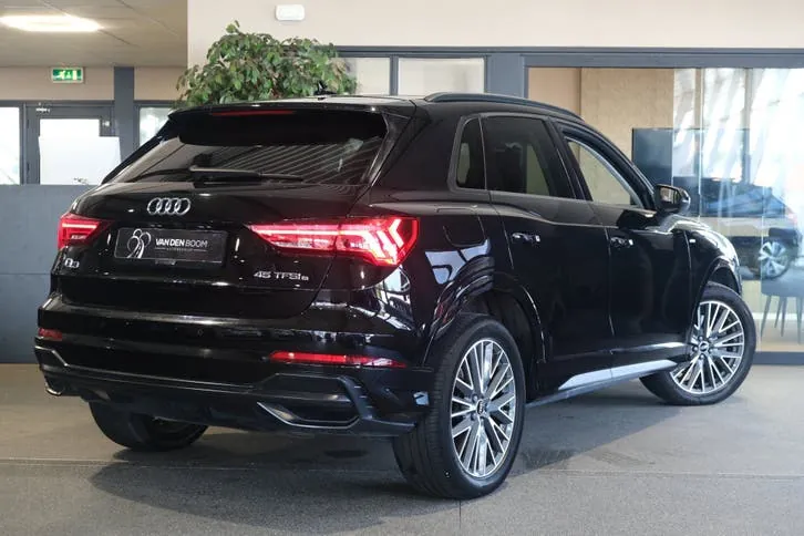 Audi Q3 2022 photo 2
