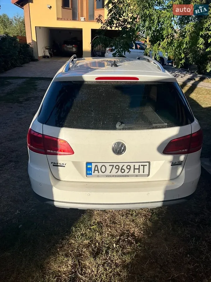 Volkswagen Passat 2013 photo 2