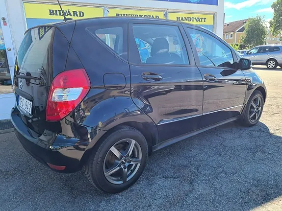 Mercedes-Benz A 180 2011 photo 3