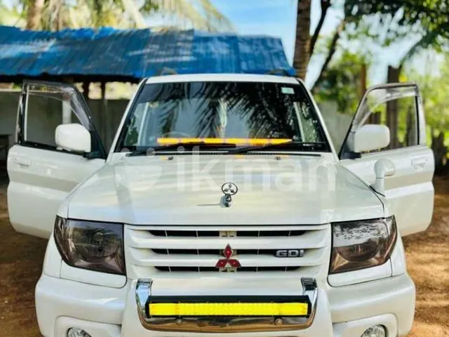 Mitsubishi Pajero 2004 photo 3