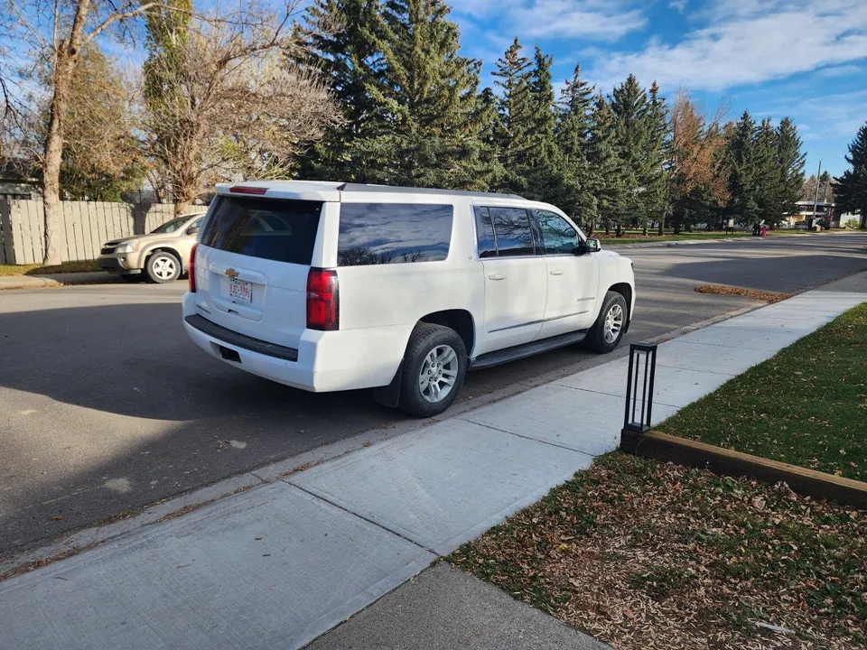 Chevrolet Suburban 2015 photo 2
