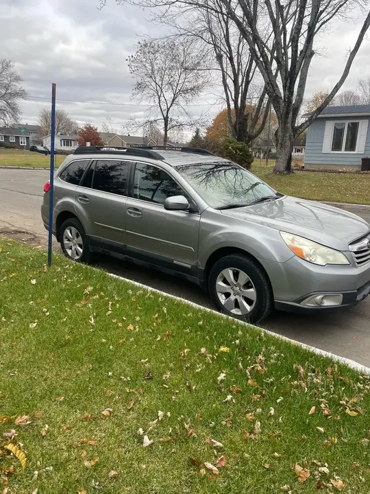 Subaru Outback 2011 photo 2