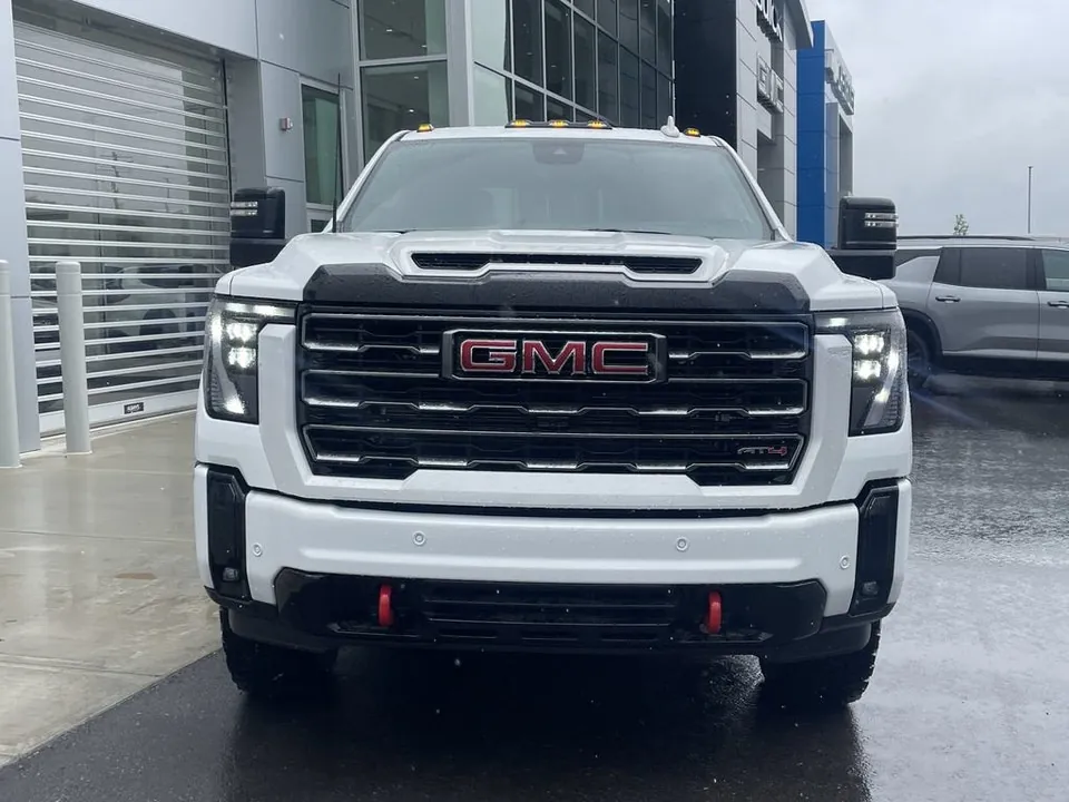 GMC Sierra 3500Hd 2026 photo 2
