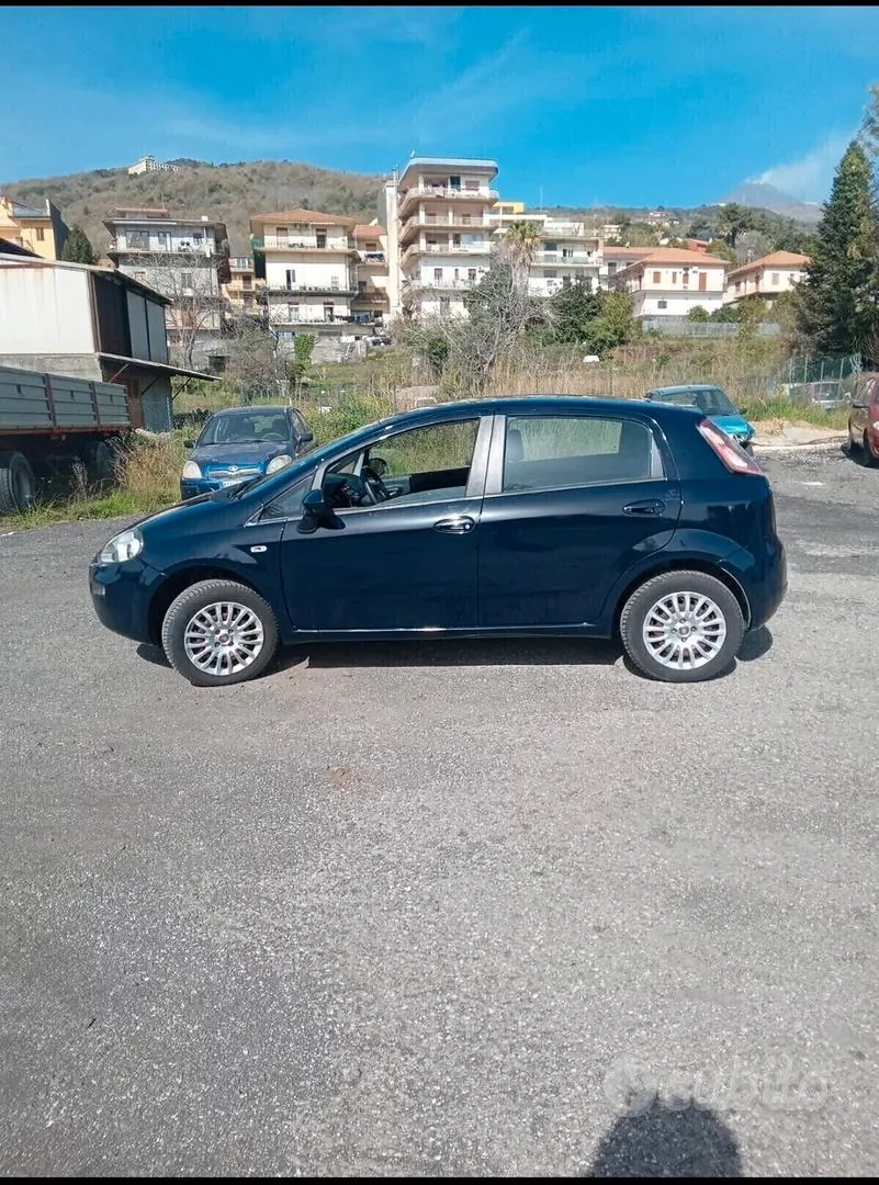 Fiat Punto 2013 photo 2