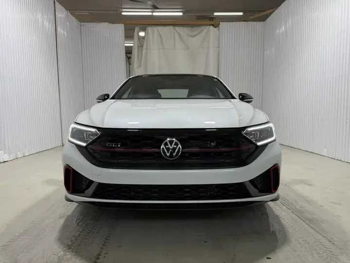 Volkswagen Jetta 2024 photo 3