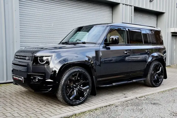Land Rover Defender 110 2025 photo 3