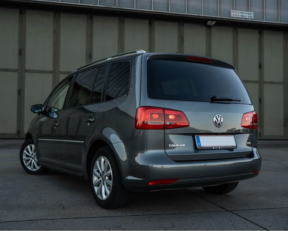 Volkswagen Touran 2012 photo 3