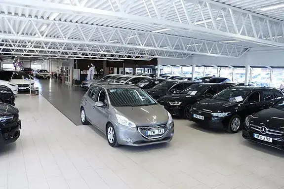 Peugeot 208 2012 photo 3