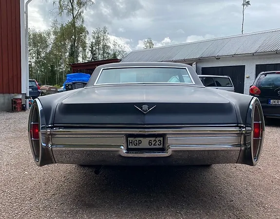 Cadillac Sedan Deville 1968 photo 3
