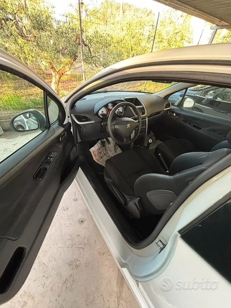 Peugeot 207 2009 photo 3