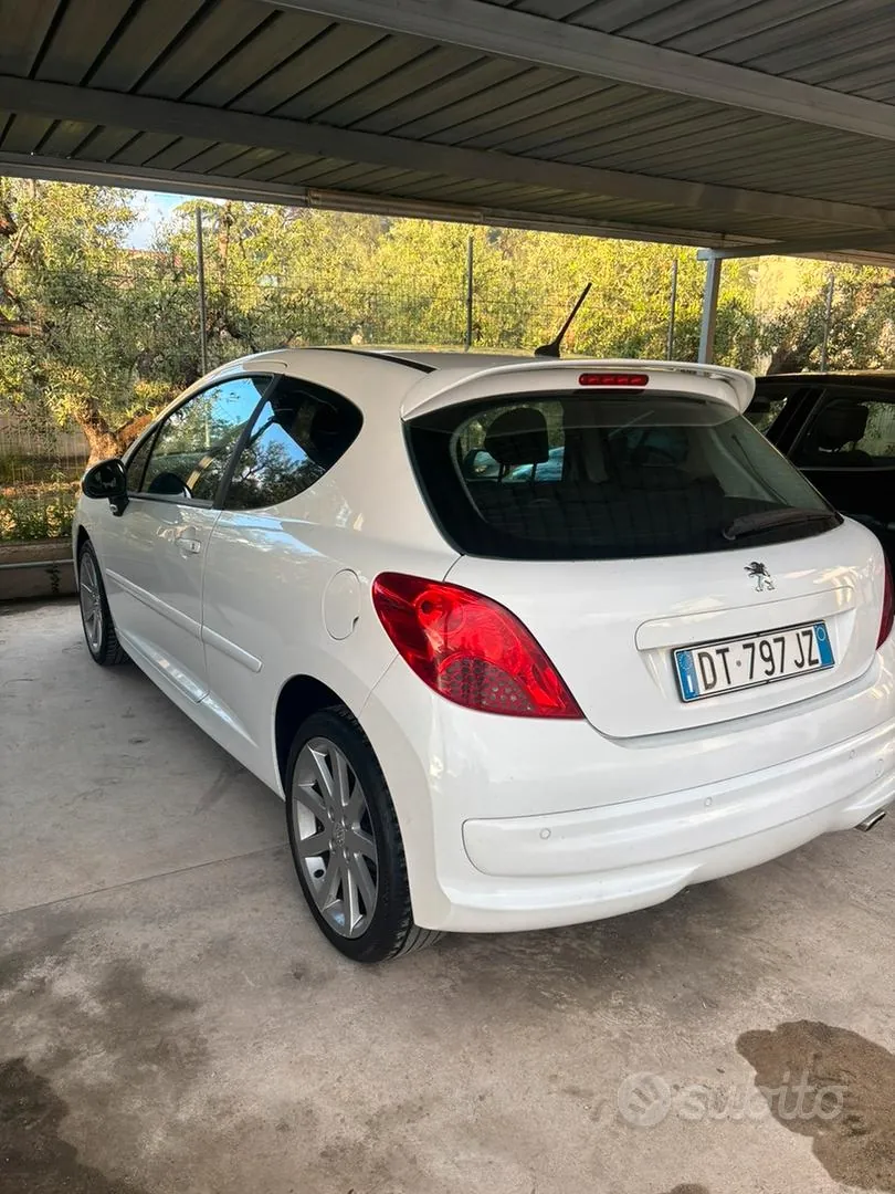 Peugeot 207 2009 photo 2