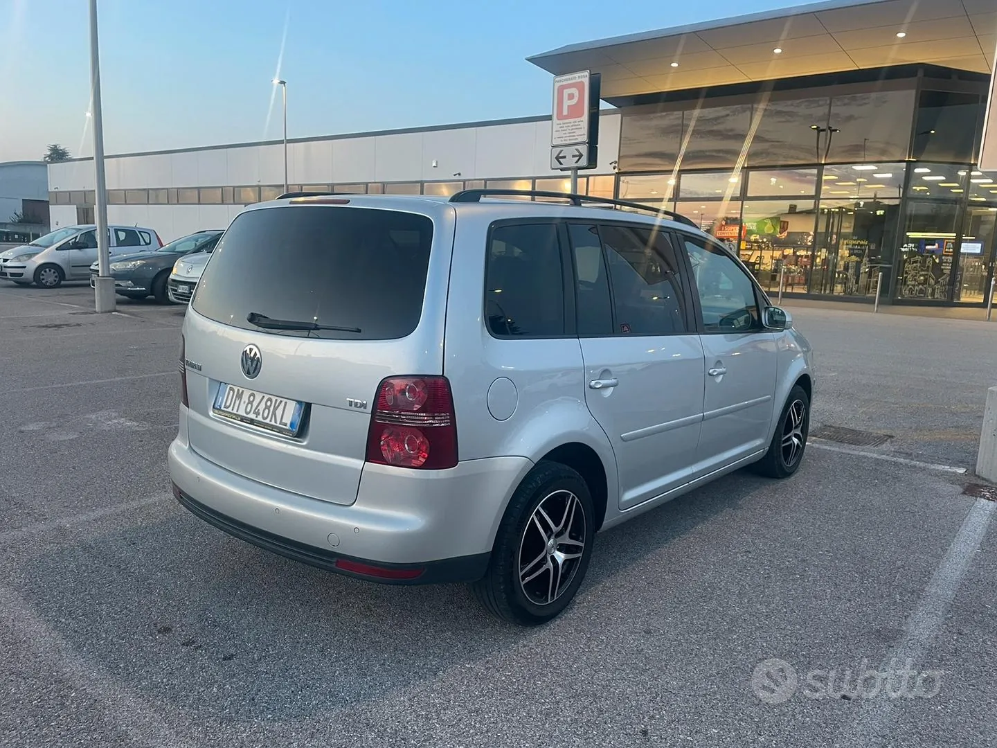 Volkswagen Touran 2007 photo 2