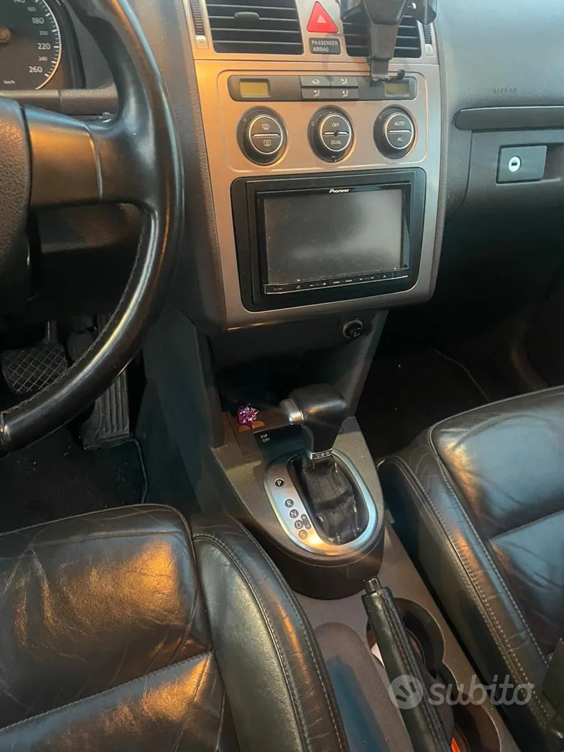 Volkswagen Touran 2007 photo 3