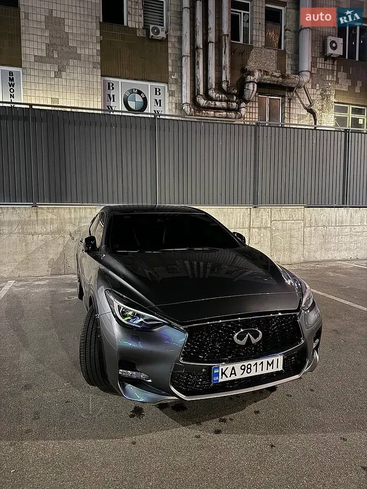 Infiniti Q30