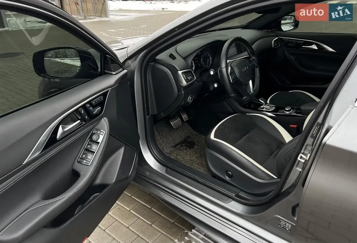 Infiniti Q30 2017 photo 5