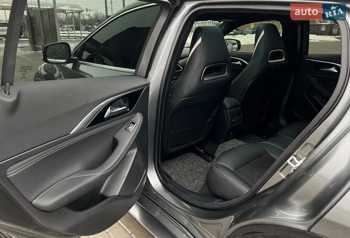 Infiniti Q30 2017 photo 4