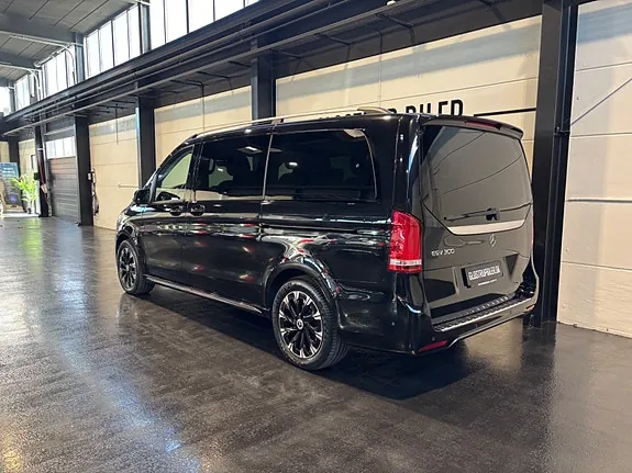 Mercedes-Benz Eqv300 2023 photo 5