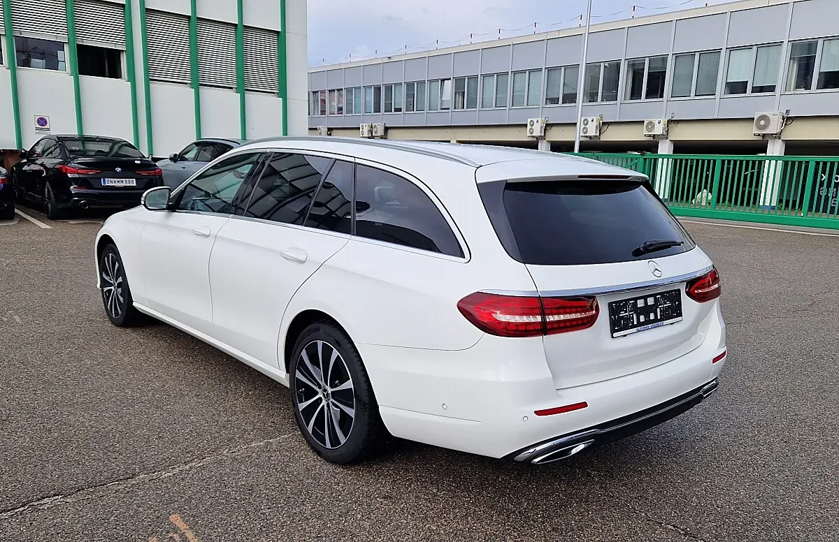Mercedes-Benz E-Class 2022 photo 3