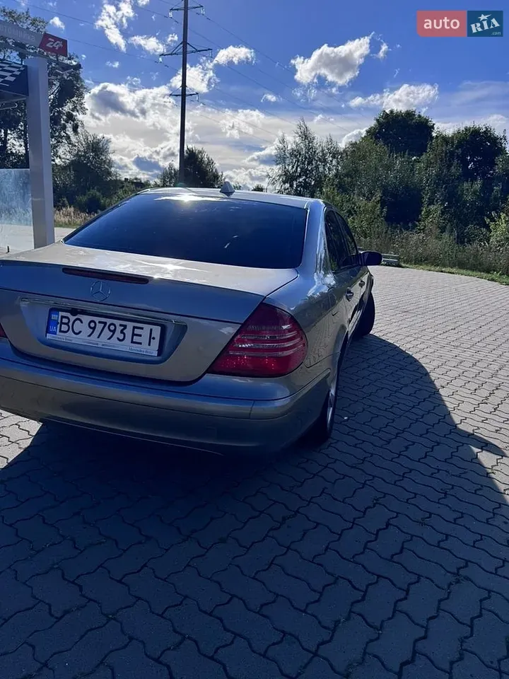 Mercedes-Benz E-Class 2004 photo 5