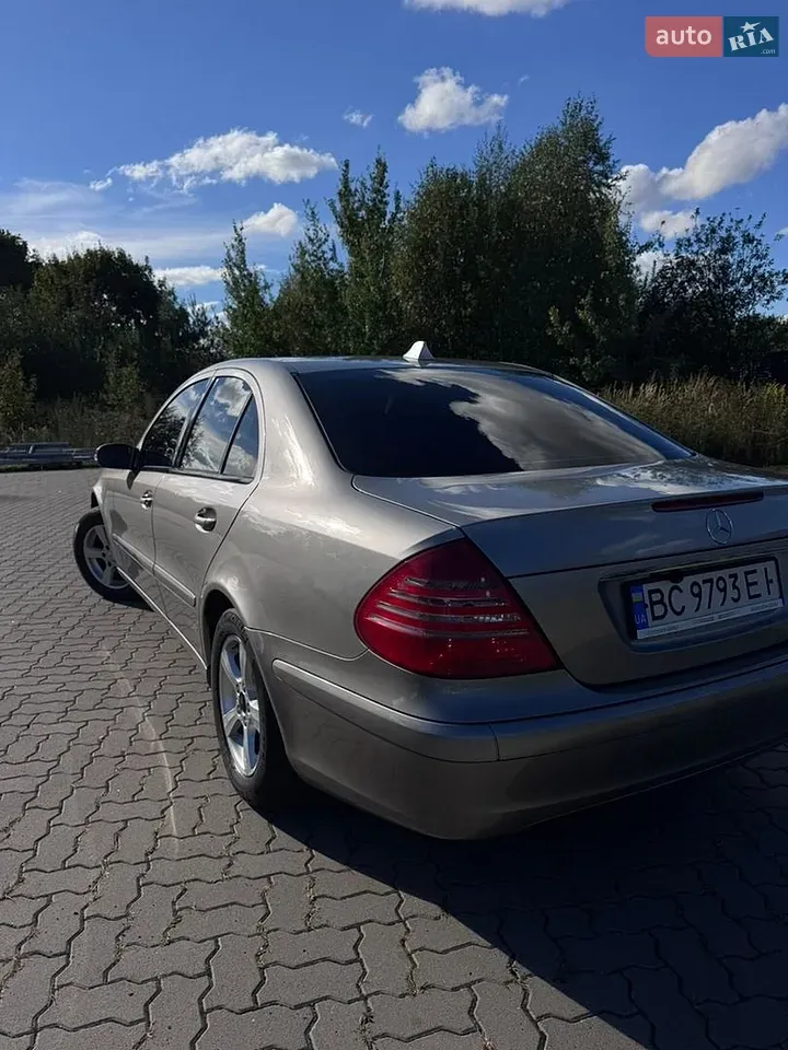 Mercedes-Benz E-Class 2004 photo 3