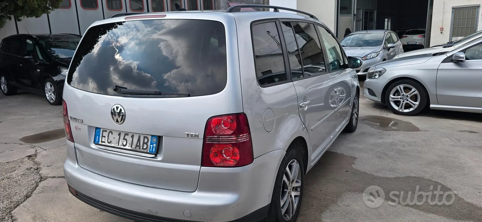 Volkswagen Touran 2010 photo 4