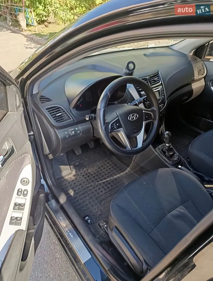 Hyundai Accent 2011 photo 2