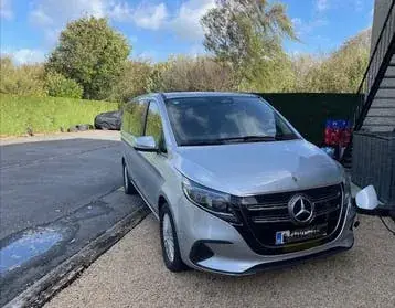 Mercedes-Benz Eqv 300