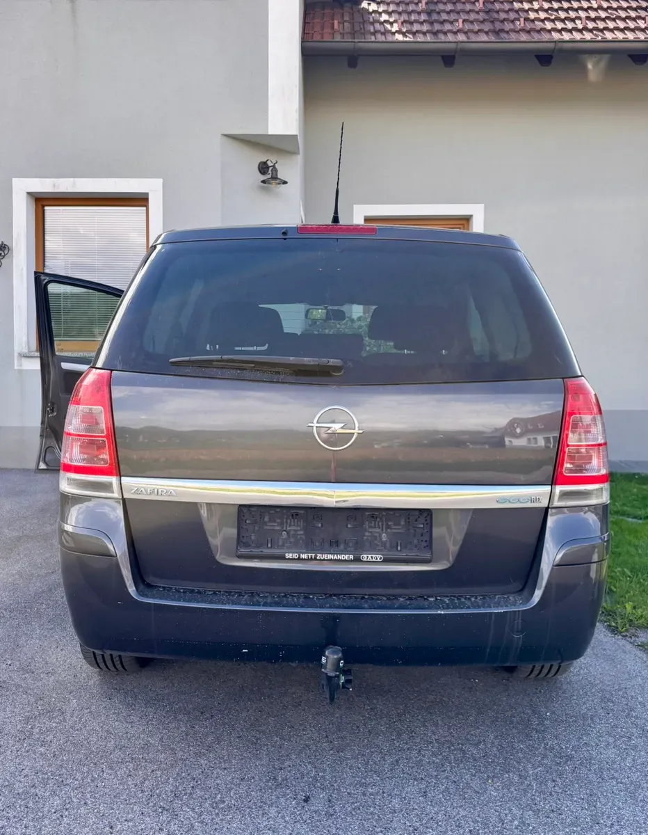 Opel Zafira 2011 photo 3