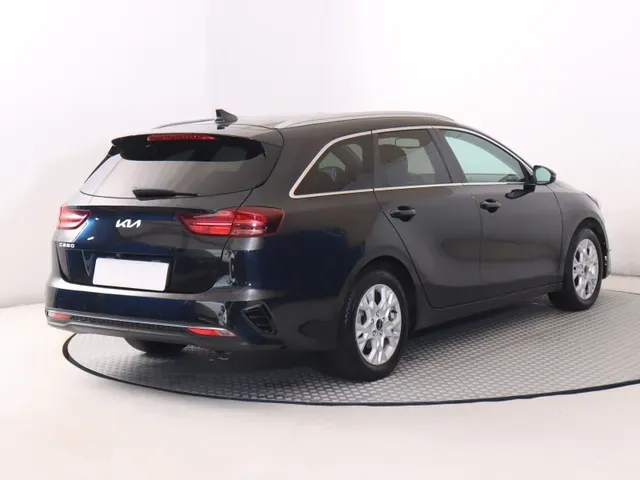 Kia Ceed Sw 2023 photo 4