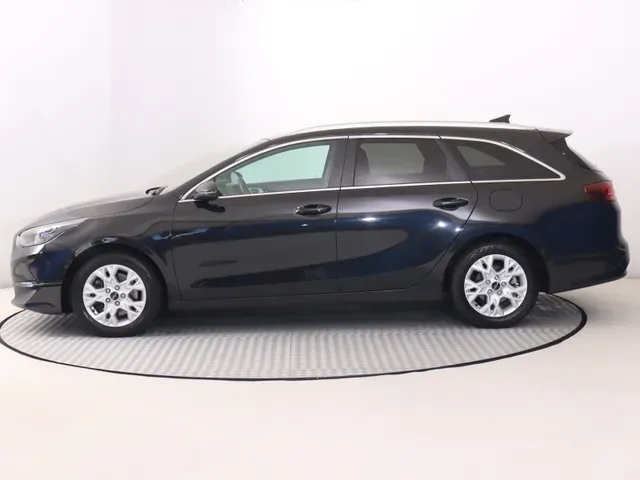 Kia Ceed Sw 2023 photo 2