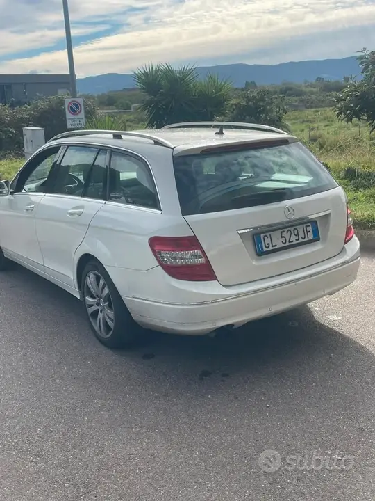 Mercedes-Benz C-Class 2011 photo 2