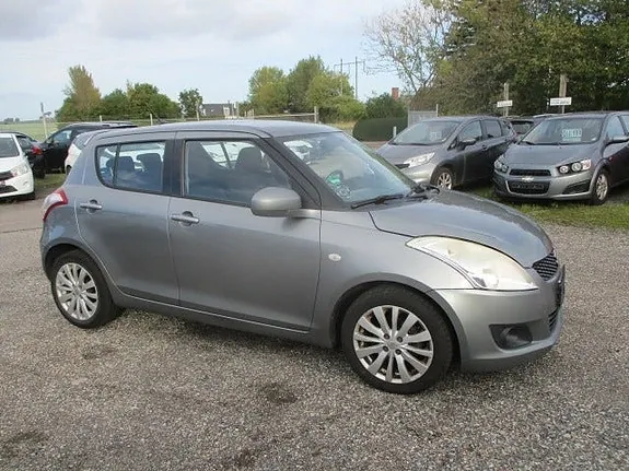 Suzuki Swift 2012 photo 3