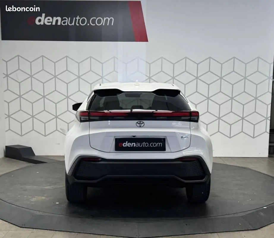 Toyota C-Hr 2025 photo 2