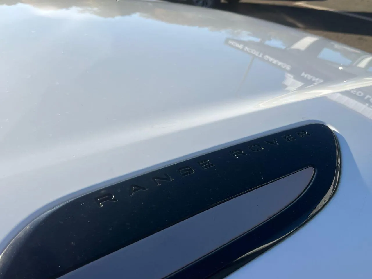Land Rover Range Rover Velar 2023 photo 3