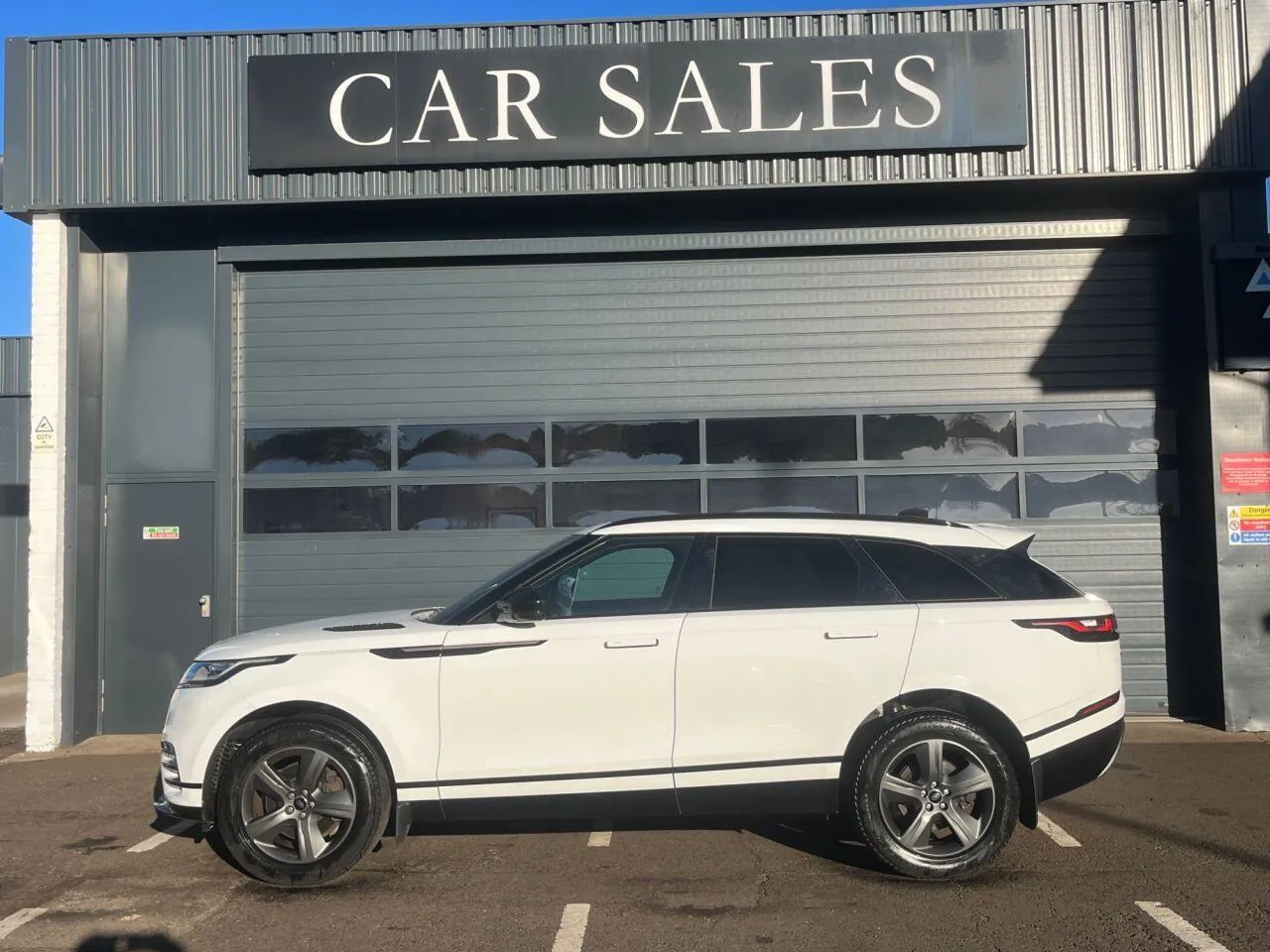 Land Rover Range Rover Velar 2023 photo 2