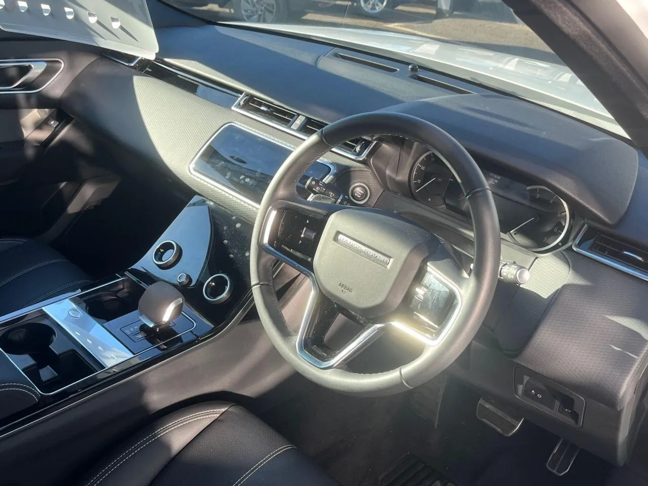 Land Rover Range Rover Velar 2023 photo 4