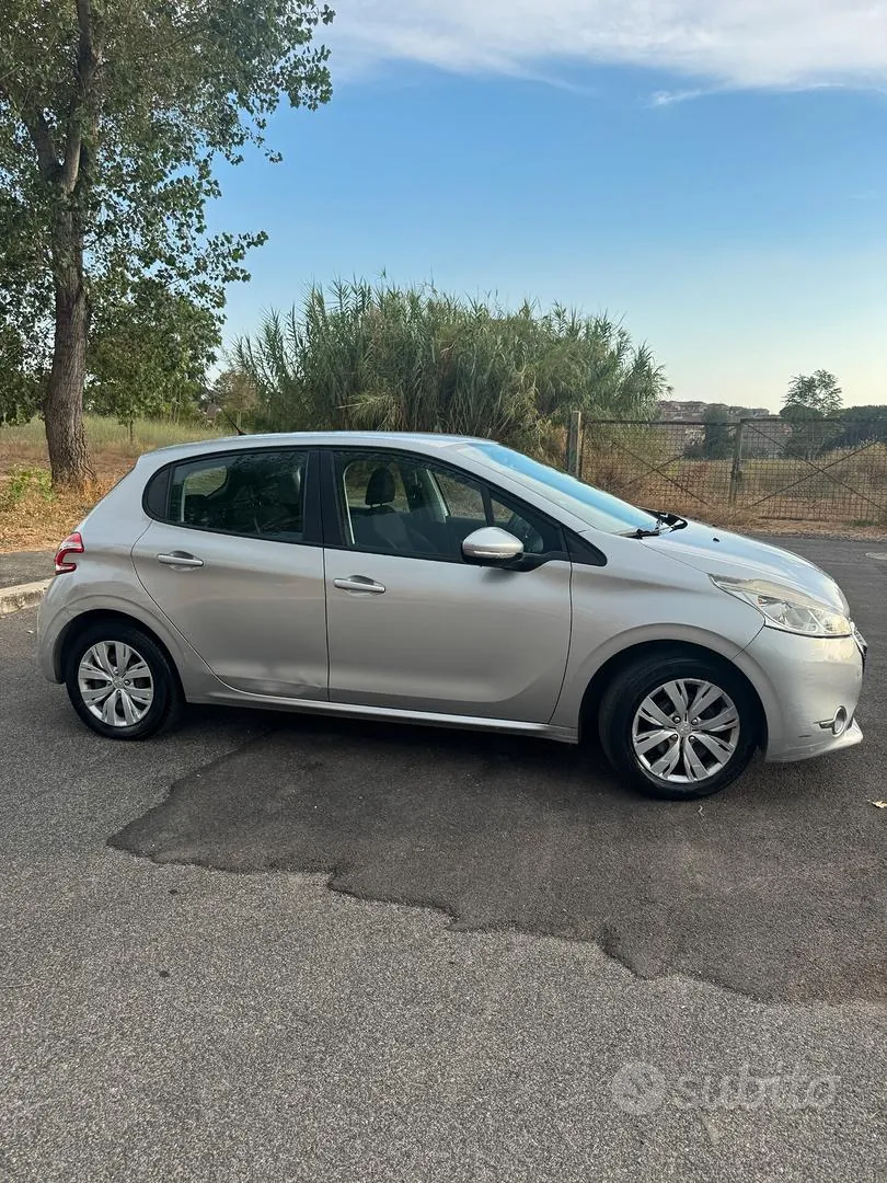 Peugeot 208 2014 photo 4