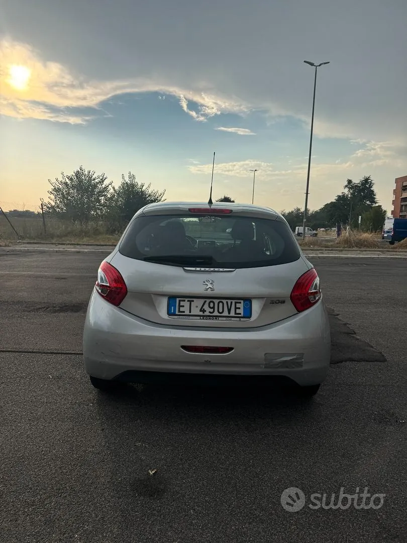Peugeot 208 2014 photo 5