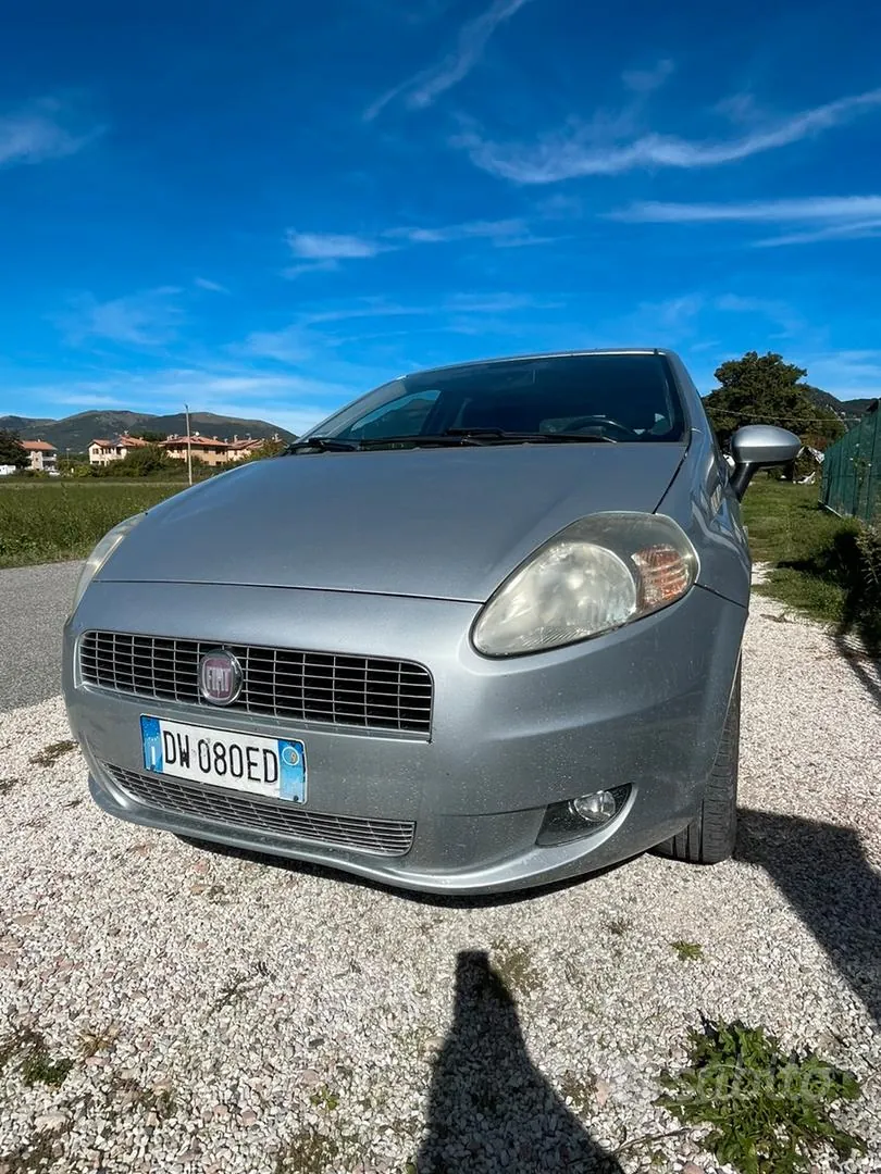 Fiat Grande Punto 2009 photo 3