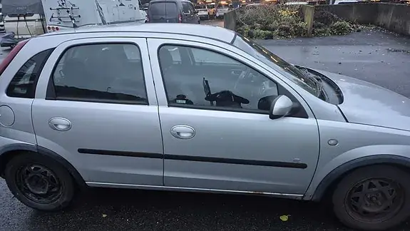 Opel Corsa 2004 photo 2