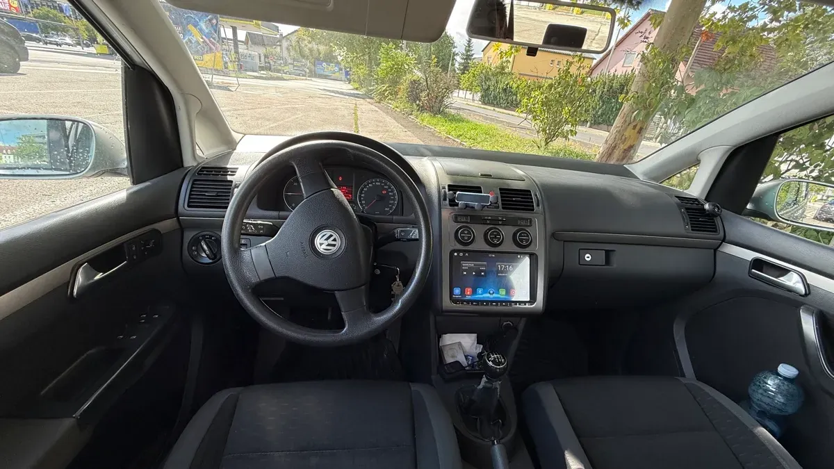 Volkswagen Touran 2008 photo 2